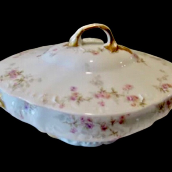 Porcelain Theodore  Haviland Covered Serving Bowl. - Picture 2 of 7